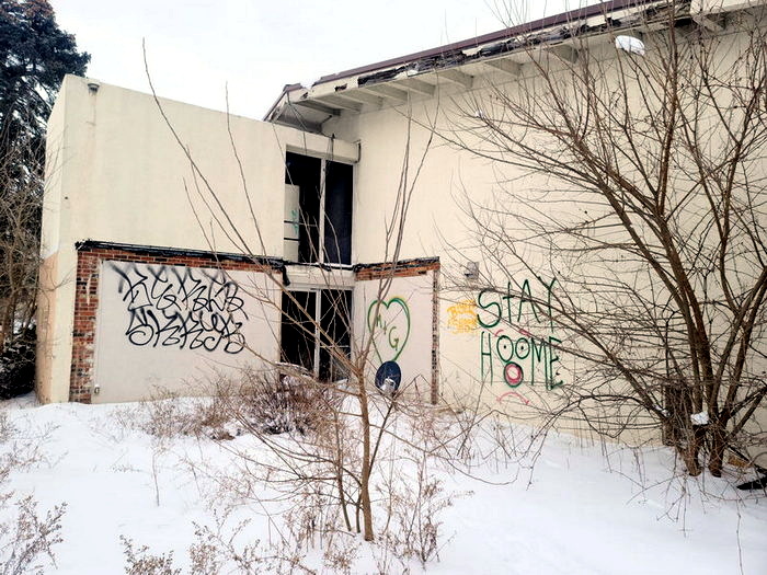 Howard Johnsons (Cosmo Extended Stay Motel) - From Tony J Mcdonald On Facebook (newer photo)